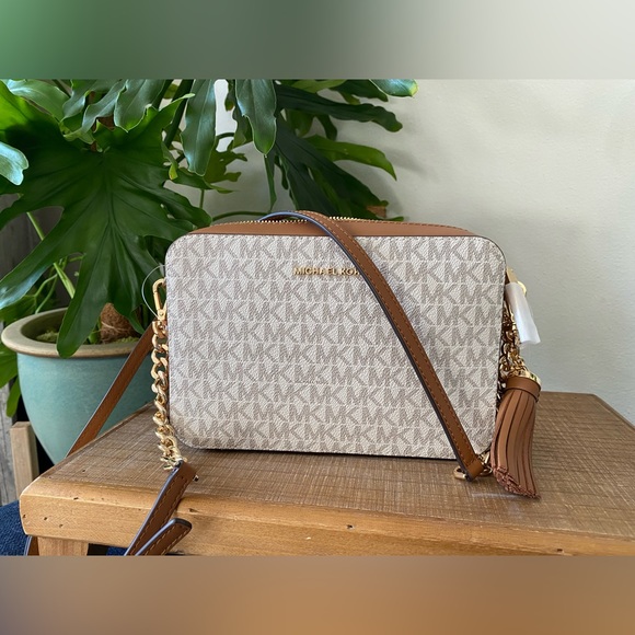 MICHAEL Michael Kors Bags Brand New Michael Kors Ginny Medium Logo